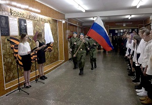 В НОВОМИЧУРИНСКОМ ТЕХНИКУМЕ ОТКРЫЛИ ДОСКУ В ЧЕСТЬ АНТОНА ДЕНИСОВА, ГЕРОИЧЕСКИ ПОГИБШЕГО НА УКРАИНЕ