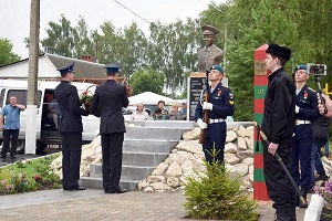 БЮСТ В ЧЕСТЬ ЗЕМЛЯКА ГЕРОЯ РОССИИ ИГОРЯ ФИЛЬКИНА