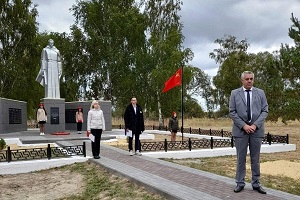 В СЕЛЕ СВИНЧУС ШИЛОВСКОГО РАЙОНА ОТКРЫЛИ ПАМЯТНИК ВОИНАМ, ПОГИБШИМ В ВЕЛИКОЙ ОТЕЧЕСТВЕННОЙ ВОЙНЕ