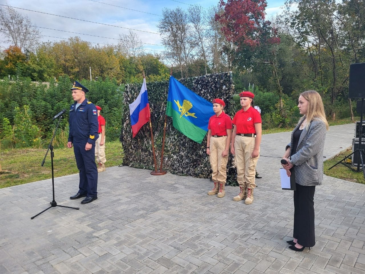 В ГВАРДЕЙСКОМ СКВЕРЕ РЯЗАНИ ОТКРЫЛИ ФОТОВЫСТАВКУ «ВРЕМЯ ВЫБРАЛО НАС»