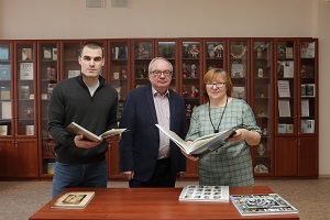 ДАР БИБЛИОТЕКЕ