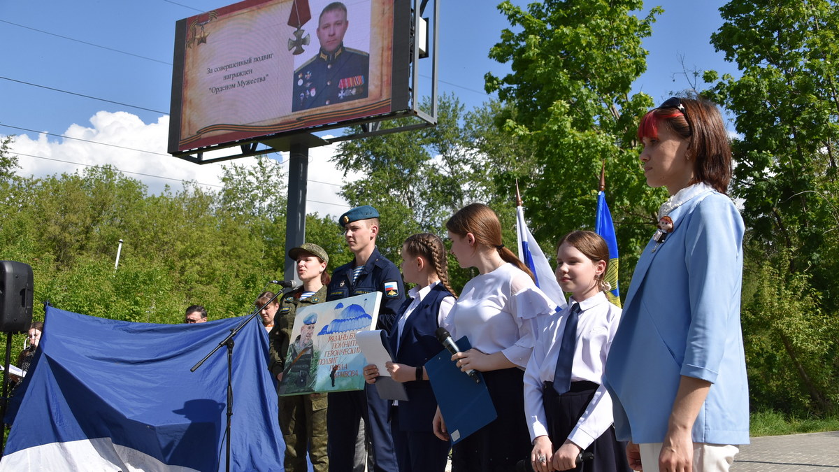 В ГВАРДЕЙСКОМ СКВЕРЕ ПРОШЕЛ УРОК МУЖЕСТВА
