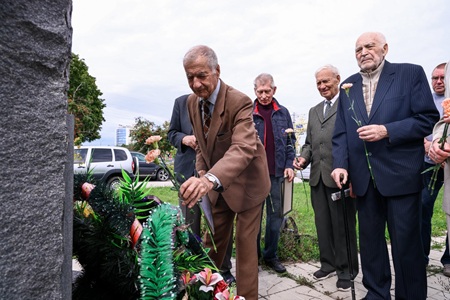 Церемония возложения цветов, приуроченная к Дню ветеранов подразделений особого риска