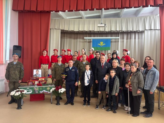 В Подвязьевской школе открыли «Парту Героя»