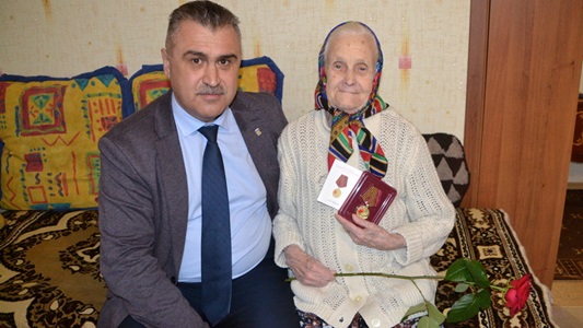 Медаль к 80-летию Победы получила Мария Никишина из Сапожковского района
