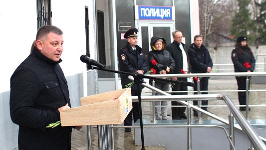 В Сараях открыли мемориальную доску ветерану органов внутренних дел Алексею Литвинову