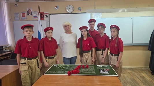 В сасовской школе № 3 открыли Парту Героя в честь выпускника, погибшего в зоне СВО