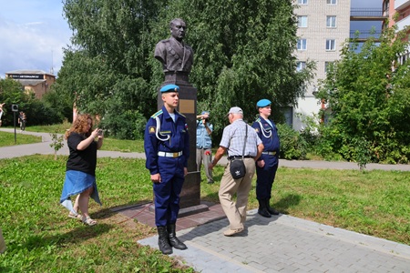 В областном центре отметили 122-летие Маршала Советского союза Сергея Бирюзова